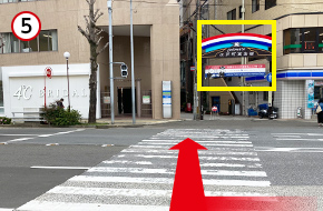 渡った先にある交差点を「江戸町商店街」側へ渡ります。